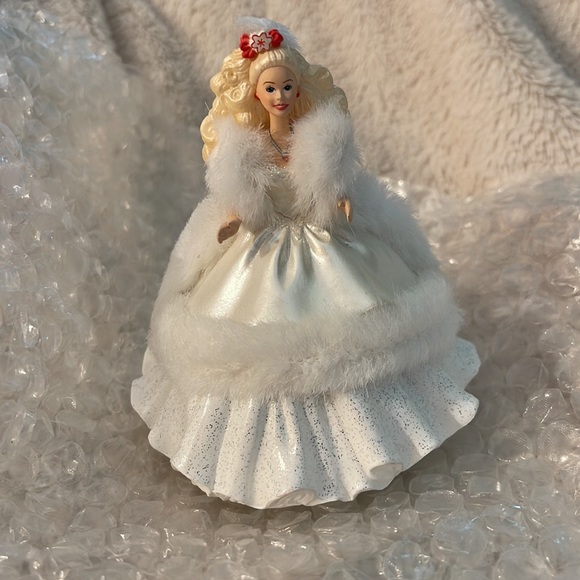 🎄 Hallmark Ornament 1997 Club Edition Barbie 🎄 - Picture 4 of 9